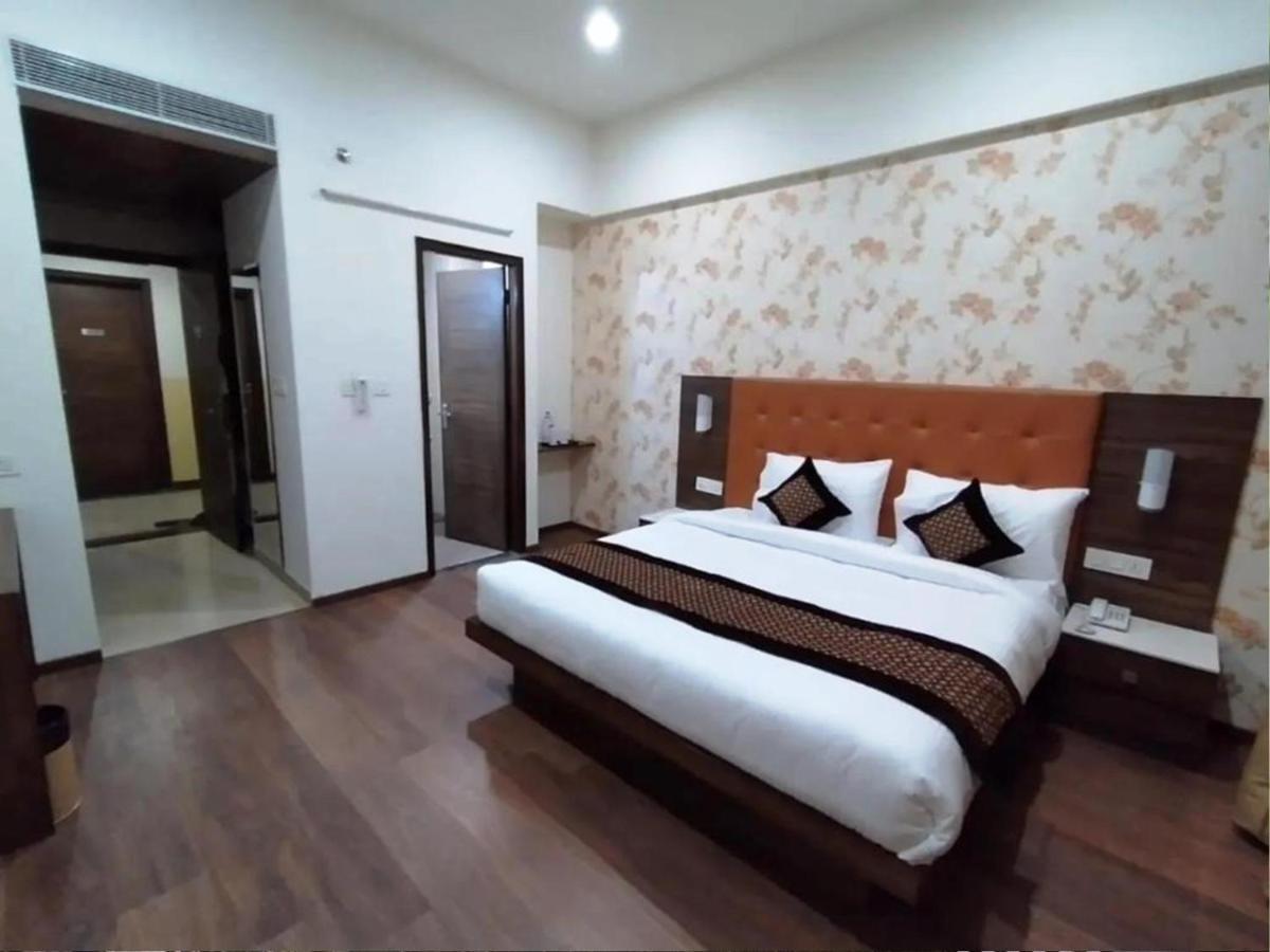 Hotel Citi Inn Grande Zirakpur Екстер'єр фото